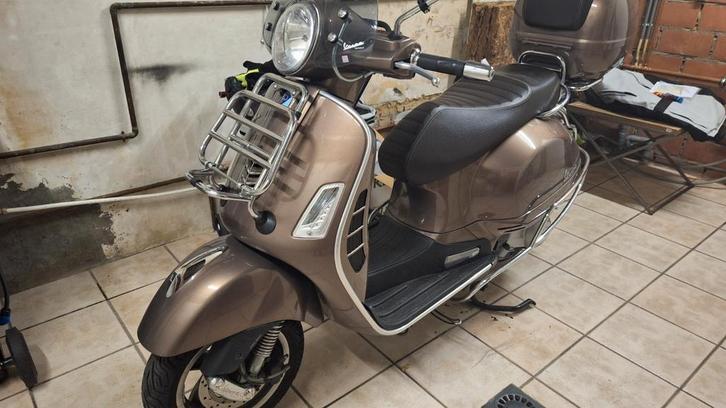 Vespa Gts300 Touring 2014, Fietsen en Brommers, Snorfietsen en Snorscooters, Zo goed als nieuw, Vespa, Ophalen
