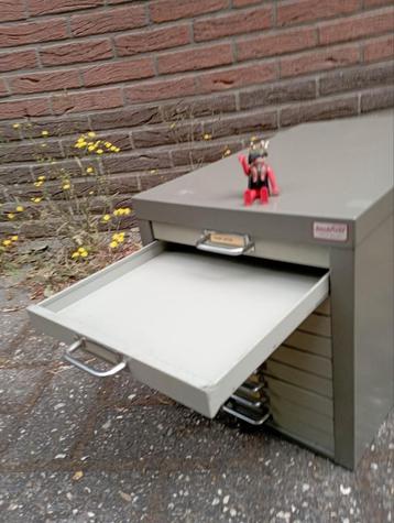 644) metalen ladekast met 10 schuifjes h=30cm, br=28cm l=41 beschikbaar voor biedingen