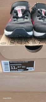 Sportschoenen Nike (roos/zwart) maat 28, Ophalen, Gebruikt, Meisje, Sportschoenen