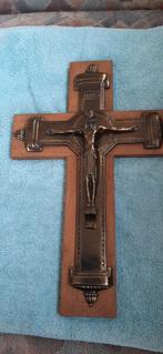 Grande croix en bois 34 x 27 cm avec Christ en bronze, Antiquités & Art, Antiquités | Objets religieux, Enlèvement ou Envoi