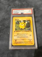 First edition pikachu, Hobby en Vrije tijd, Verzamelkaartspellen | Pokémon, Ophalen of Verzenden, Zo goed als nieuw