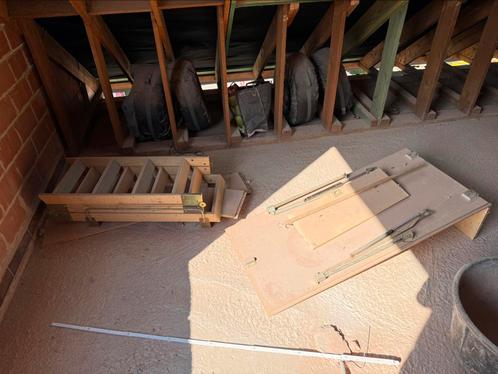 Houten plooibare zoldertrap, Doe-het-zelf en Bouw, Ladders en Trappen, Ophalen