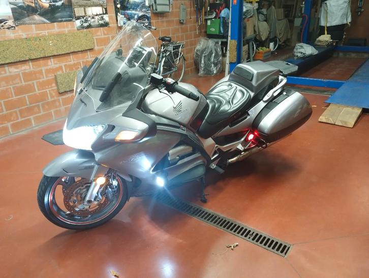 Pan European ST1300 in topstaat!, Motoren, Motoren | Honda, Particulier, Toermotor, 4 cilinders, Motorrijbewijs A, ABS, Cardan-aandrijving