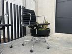 Chaise de bureau en cuir Vitra Eames EA117, 2 x, Enlèvement ou Envoi, Comme neuf, Noir, Chaise de bureau