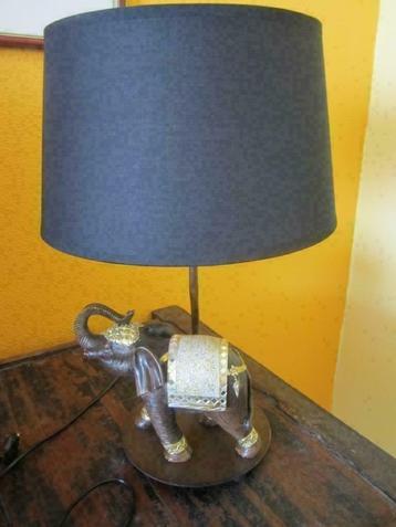 LAMPE DE TABLE ELEPHANT NEUVE 45 CM DE HAUT  disponible aux enchères