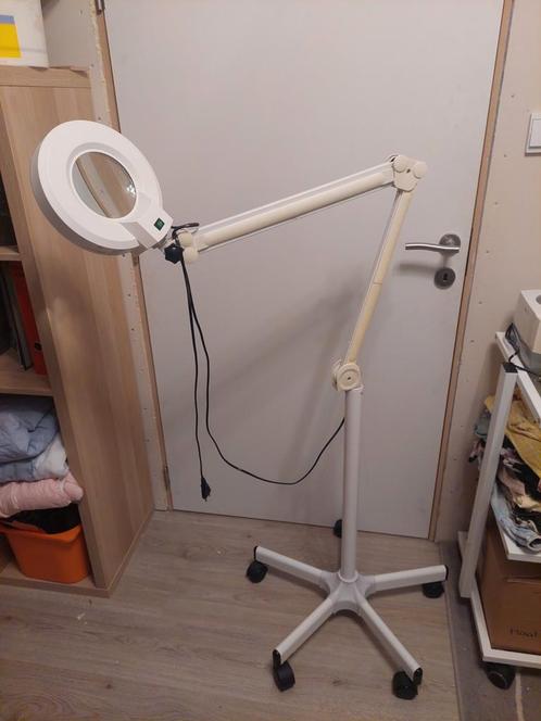 Loupelamp met vergrootglas, Hobby en Vrije tijd, Vergrootglazen, Loepen en Loeplampen, Zo goed als nieuw, Ophalen