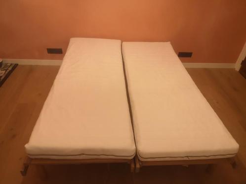 Dubbel bed met 2 afzonderlijke matrassen, Huis en Inrichting, Slaapkamer | Bedden, Zo goed als nieuw, Ophalen of Verzenden