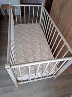 Te koop: kinderbedje met nieuwe matras en matrasbeschermer, Ophalen, Zo goed als nieuw