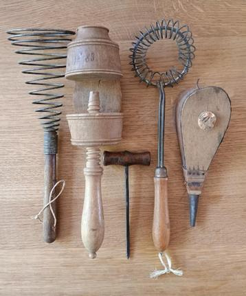 vintage klopper, eierklutser, blaasbalgje, gimlet, naaiklem beschikbaar voor biedingen