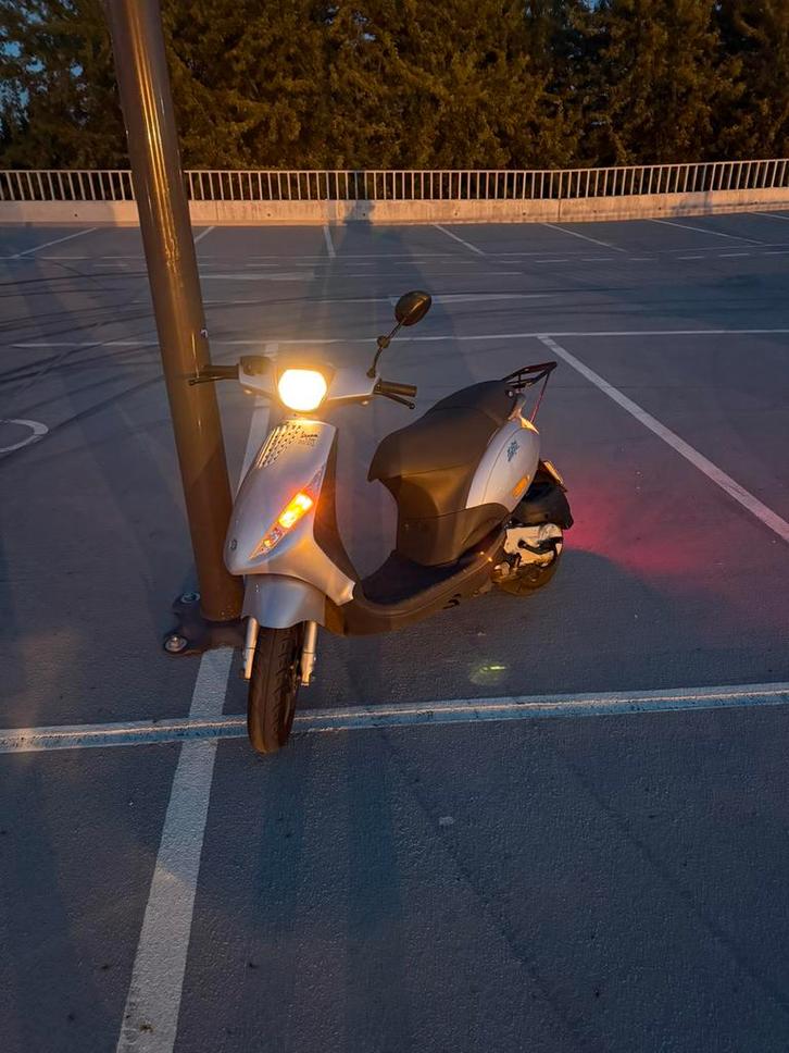 Zip Piaggio 50cc 4T, Fietsen en Brommers, Scooters | Piaggio, Nieuw, Zip, Klasse B (45 km/u), Benzine, Ophalen