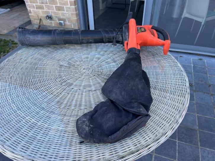 BLADRUIMER BLAZER EN ZUIGER BLACK+DECKER, Tuin en Terras, Bladblazers, Gebruikt, Ruggedragen, Elektrisch, Met opvangzak, Met versnipperfunctie