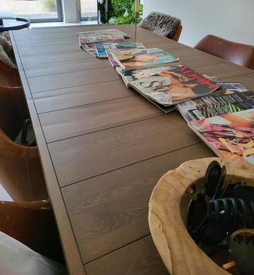 Massief eiken eettafel licht eiken (6 tot 8 personen) beschikbaar voor biedingen