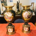 2 Sèvres-stijl porseleinen urnvazen – Made in England, Antiek en Kunst, Ophalen