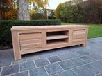 Tv meubel uit massieve teak. Geluchtgomd., Ophalen of Verzenden, Zo goed als nieuw