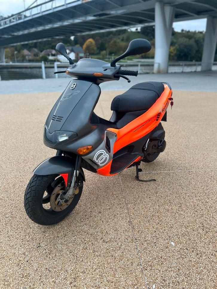 Gilera Runner Fluo Rosso 50cc!, Fietsen en Brommers, Scooters | Piaggio, Gebruikt, Overige modellen, Klasse B (45 km/u), Tweetakt