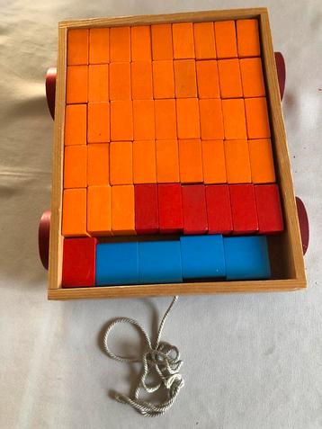 Houten blokkenkarretje beschikbaar voor biedingen