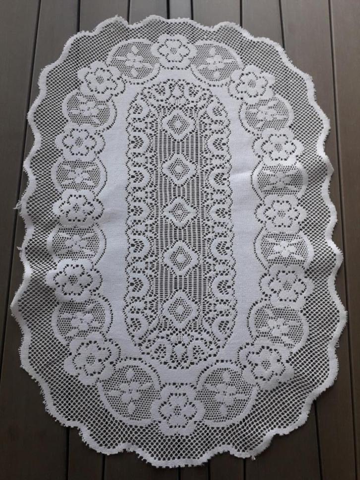 Verschillende kanten tafellakens, Huis en Inrichting, Tafelkleden, Zo goed als nieuw, Ophalen of Verzenden