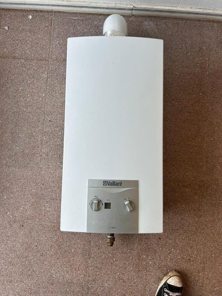Chauffe-eau instantané VaillantturboMAG 14 type fermé (2017), Bricolage & Construction, Chauffe-eau & Boilers, Utilisé, Chauffe-eau