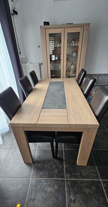 Salle a manger  beschikbaar voor biedingen