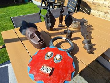 Afrikaanse kunst beeldjes  beschikbaar voor biedingen