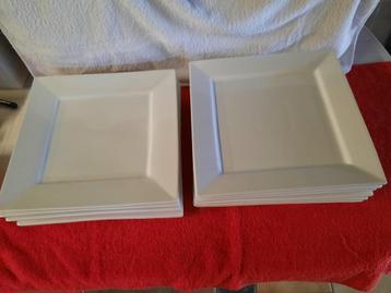 11 feestborden in porselein ( 30 x 30 cm ) beschikbaar voor biedingen