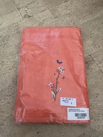 Nieuwe badhanddoek beschikbaar voor biedingen