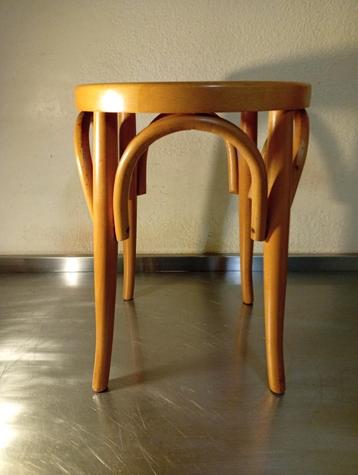 Vintage gedraaide houten koffiekruk  beschikbaar voor biedingen