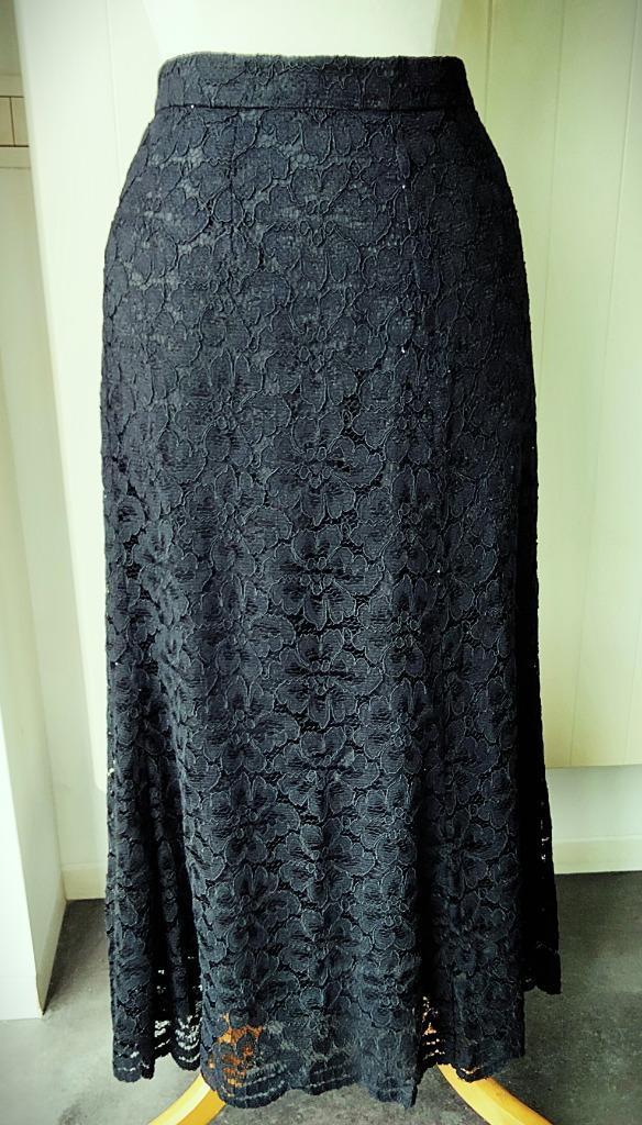 Zeer mooie zwarte kanten rok „PETER BERAUD” T.40/42, Kleding | Dames, Rokken, Zo goed als nieuw, Maat 38/40 (M), Zwart, Onder de knie