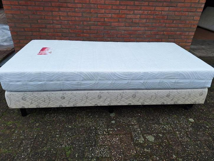 Matelas en mousse froide Bilbao, Maison & Meubles, Chambre à coucher | Linge de lit, Comme neuf, Autres types, Une personne, Blanc