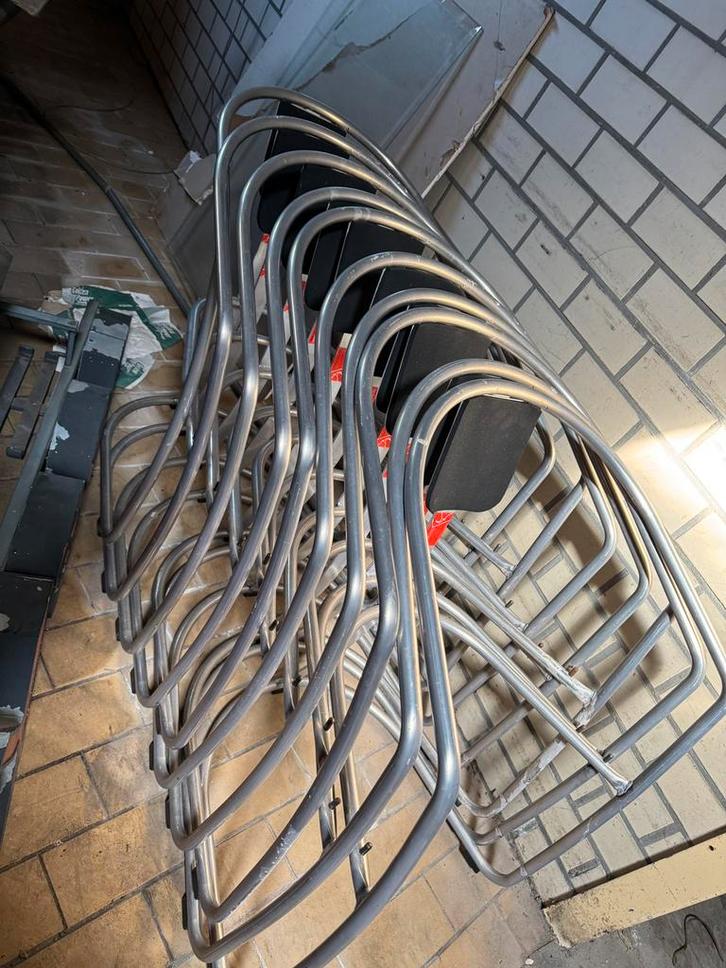 Metalen stoelframes – stapelbaar en ideaal voor horeca of, Huis en Inrichting, Stoelen, Zo goed als nieuw, Metaal, Ophalen of Verzenden