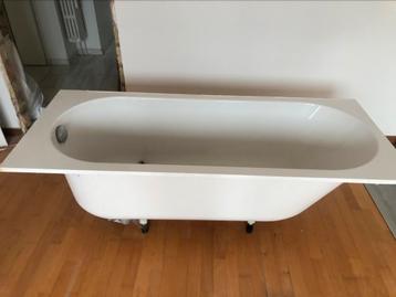 baignoire VILLEROY & BOCH en résine avec pieds niveleurs beschikbaar voor biedingen