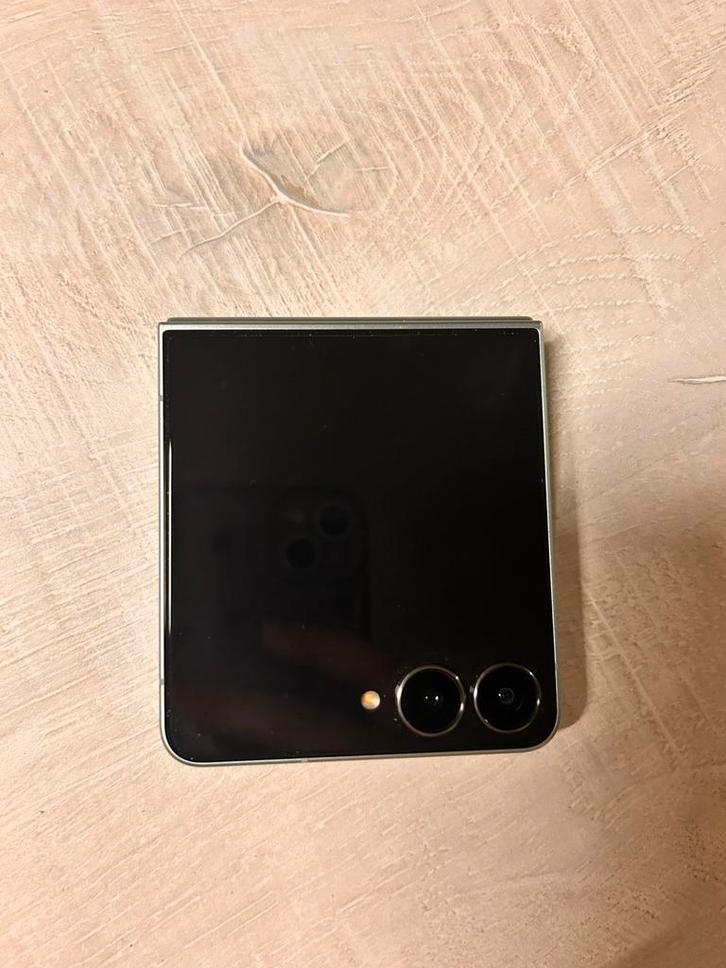 Samsung z flip 7, Télécoms, Téléphonie mobile | Samsung, Comme neuf, Galaxy Z Flip, 256 GB, Android OS, Enlèvement