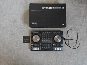 NATIVE INSTRUMENTS TRAKTOR KONTROL S4 MKIII, Enlèvement, Comme neuf, DJ-Set, Autres marques