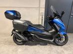 Honda Forza 350 luxescooter met extra koffers en handvatverw, Scooter, Bedrijf, 350 cc, 12 t/m 35 kW