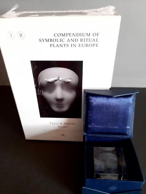 Compendium of Symbolic and Ritual Plants + 3D kristal kubus, Livres, Science, Neuf, Sciences naturelles, Enlèvement ou Envoi