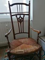 Oude lage stoel met hoge rugleuning, Antiek en Kunst, Antiek | Meubels | Stoelen en Sofa's, Ophalen
