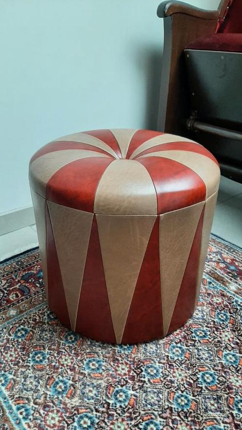 Vintage poef in typisch jaren 70 skai, Antiek en Kunst, Antiek | Meubels | Stoelen en Sofa's, Ophalen