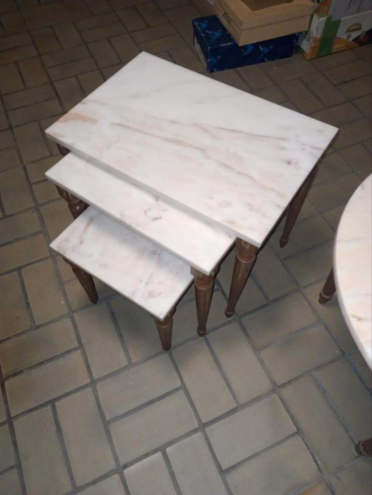 3 houten rechthoekige bijzettafeltjes met marmeren blad, Antiek en Kunst, Antiek | Meubels | Tafels, Ophalen