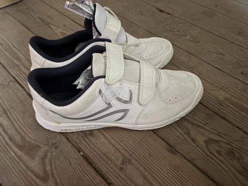 basket artengo neuves pointure 36, Sport en Fitness, Basketbal, Zo goed als nieuw, Ophalen