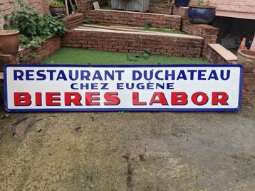 A vendre cette jolie plaque émaillée.  beschikbaar voor biedingen