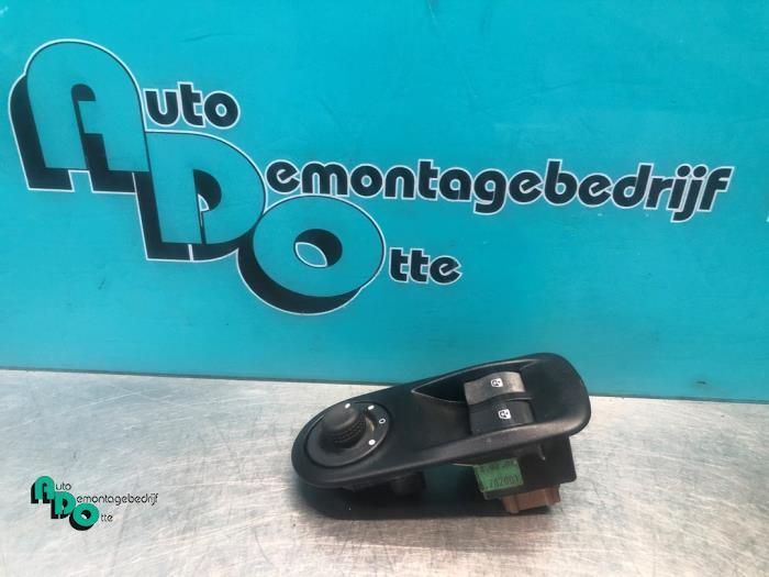 Commutateur vitre électrique d'un Renault Master (Master 2, Autos : Pièces & Accessoires, Tableau de bord & Interrupteurs, Renault