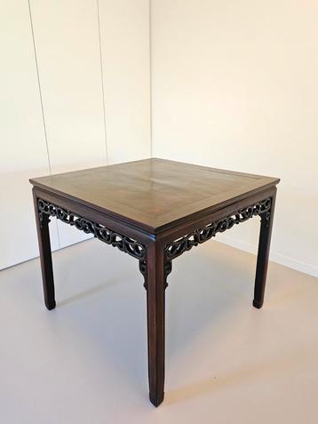 Antiek HongMu tafel beschikbaar voor biedingen