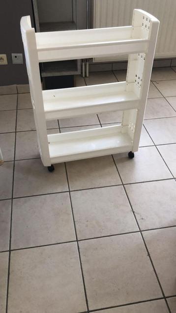 rolrekje naast wasmachine beschikbaar voor biedingen