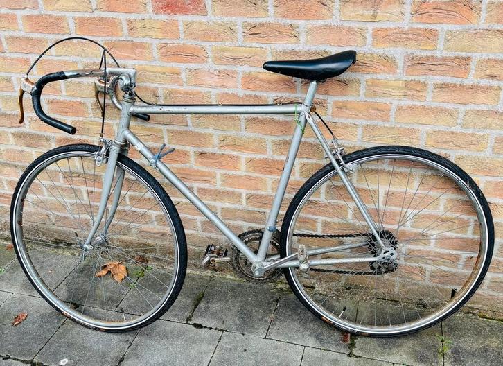Retro fiets met nieuwe banden, Fietsen en Brommers, Fietsen | Heren | Sportfietsen en Toerfietsen, Zo goed als nieuw, Ophalen