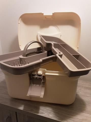 Opbergkoffertje  voor bij de naaimachine  ! CURVER  beschikbaar voor biedingen