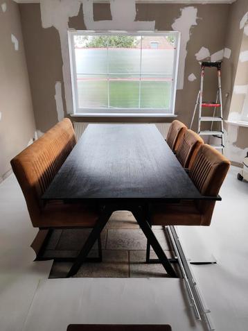 Designtafel Enzo Luca Canto, 3 stoelen en 3persoonsbank beschikbaar voor biedingen