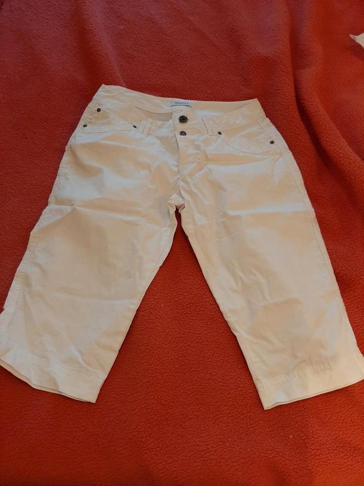 Pantacourt blanc T42, Vêtements | Femmes, Culottes & Pantalons, Blanc, Enlèvement ou Envoi