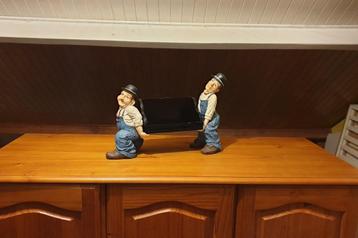 Grandes figurines Laurel et Hardy déménageurs avec étagère