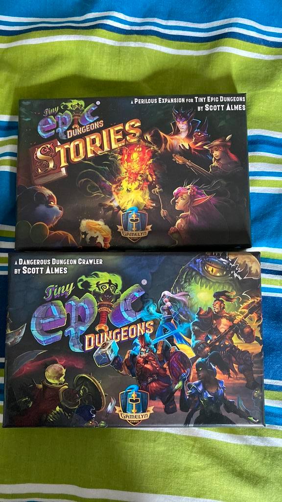 Tiny Epid Dungeons + Stories + Dice Pack, Hobby en Vrije tijd, Gezelschapsspellen | Bordspellen, Ophalen of Verzenden