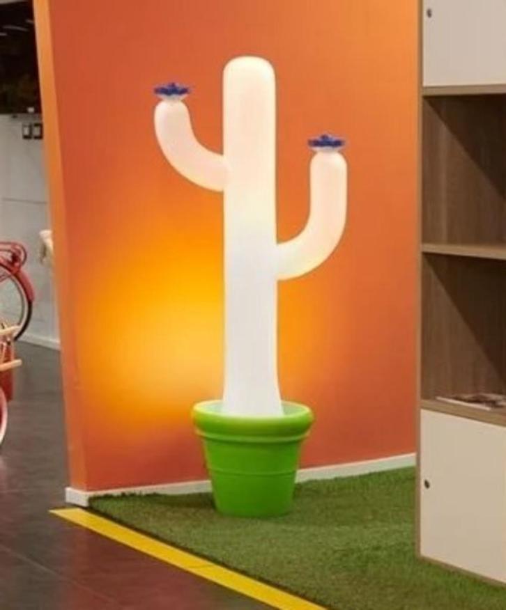 Vloerlamp staanlamp met handbeschilderd polyethyleen cactus, Huis en Inrichting, Lampen | Vloerlampen, Zo goed als nieuw, Kunststof